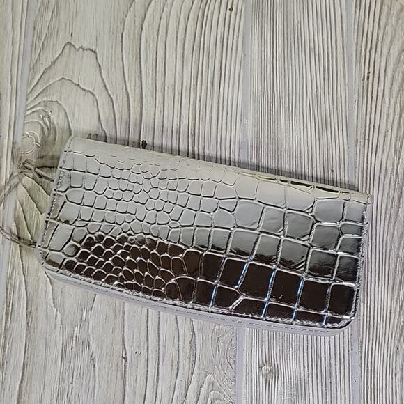 Set of 2 Wallets - A New Day Multi Color Wallet & Universal Thread Silver NWT - Picture 3 of 15